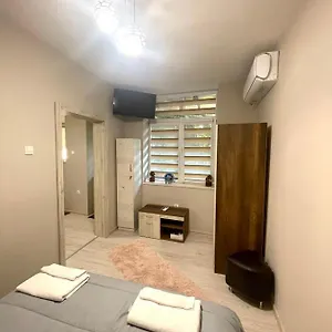 Apartment Home, Warna